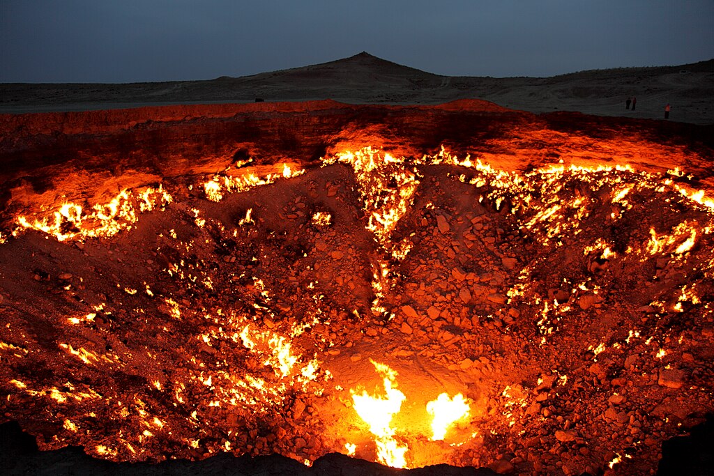 permanently-burning-crater-in-turkmenistan